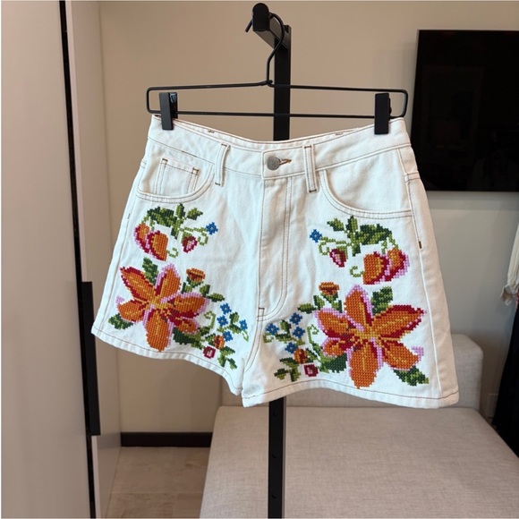 Farm Rio: Floral Embroidered Shorts - Picture 11 of 13